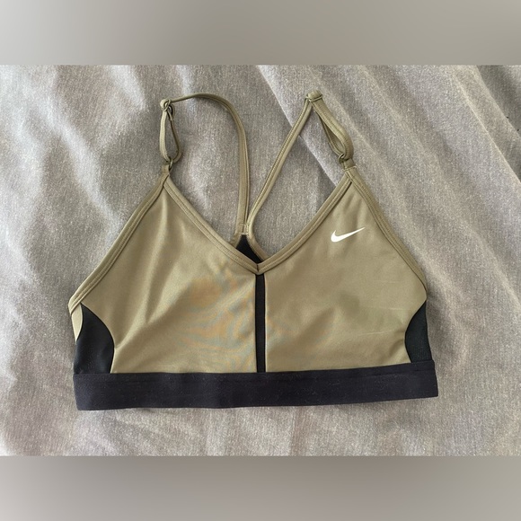 NIKE - women’s sports bra - Picture 2 of 3